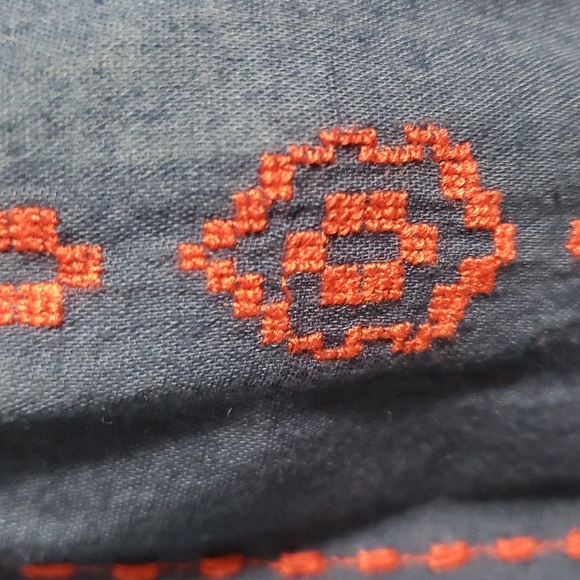Nine West Jeans. Navy Blue Relaxed Tie Front Blouse w/ Red Embroidery EUC  SZ M - Picture 3 of 14